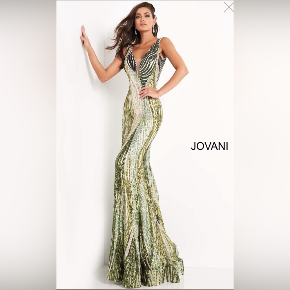 Jovani Elegant Green Maxi Gown with Plunge Neckline for Prom With Earrings - Picture 5 of 6